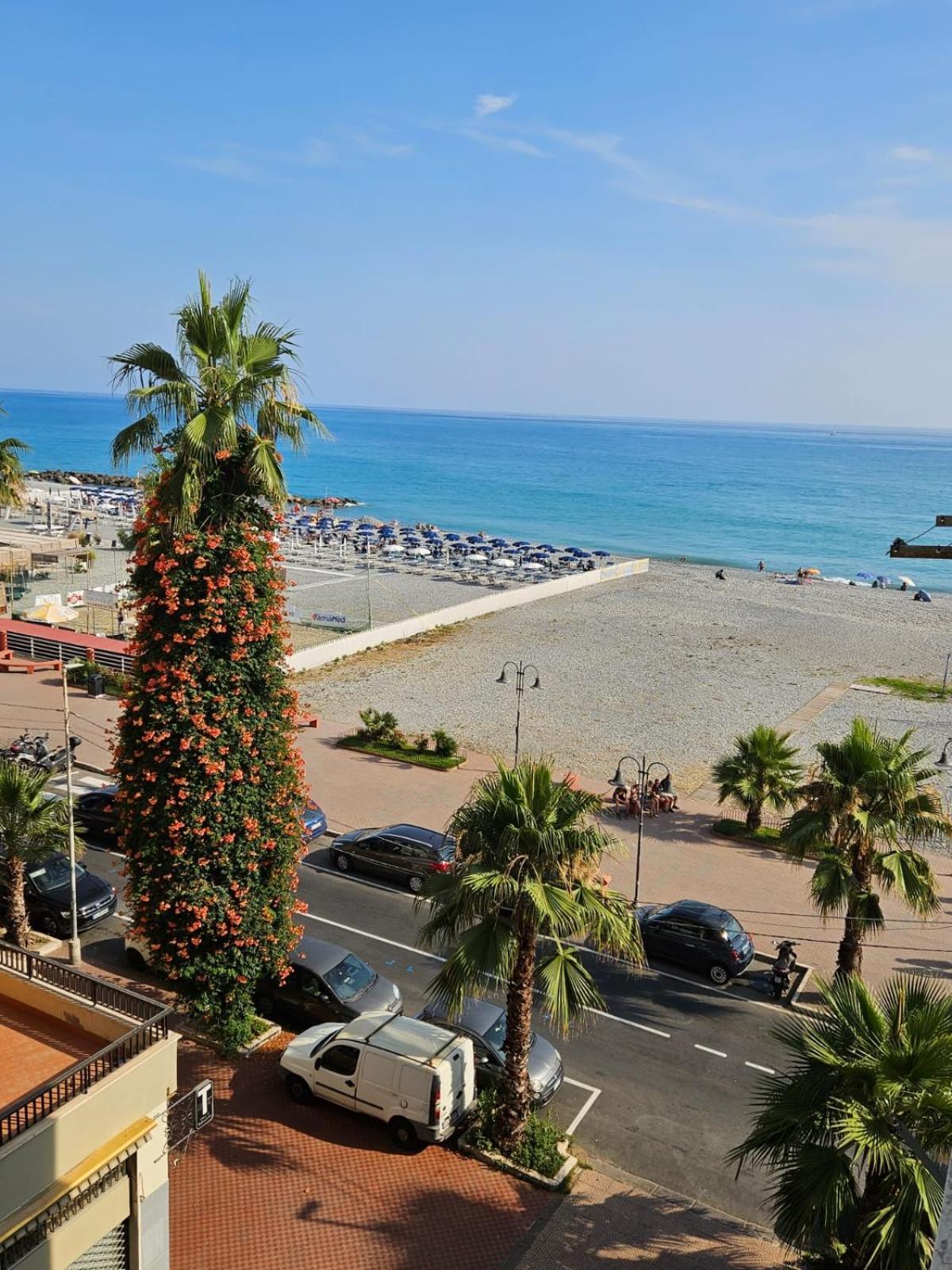 Casa Al Mare Angela Apartment Ventimiglia Exterior photo